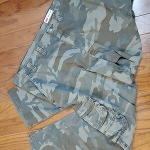 Wrangler Green Cargo Camo Pants Men's Size 44x30 Regular Taper